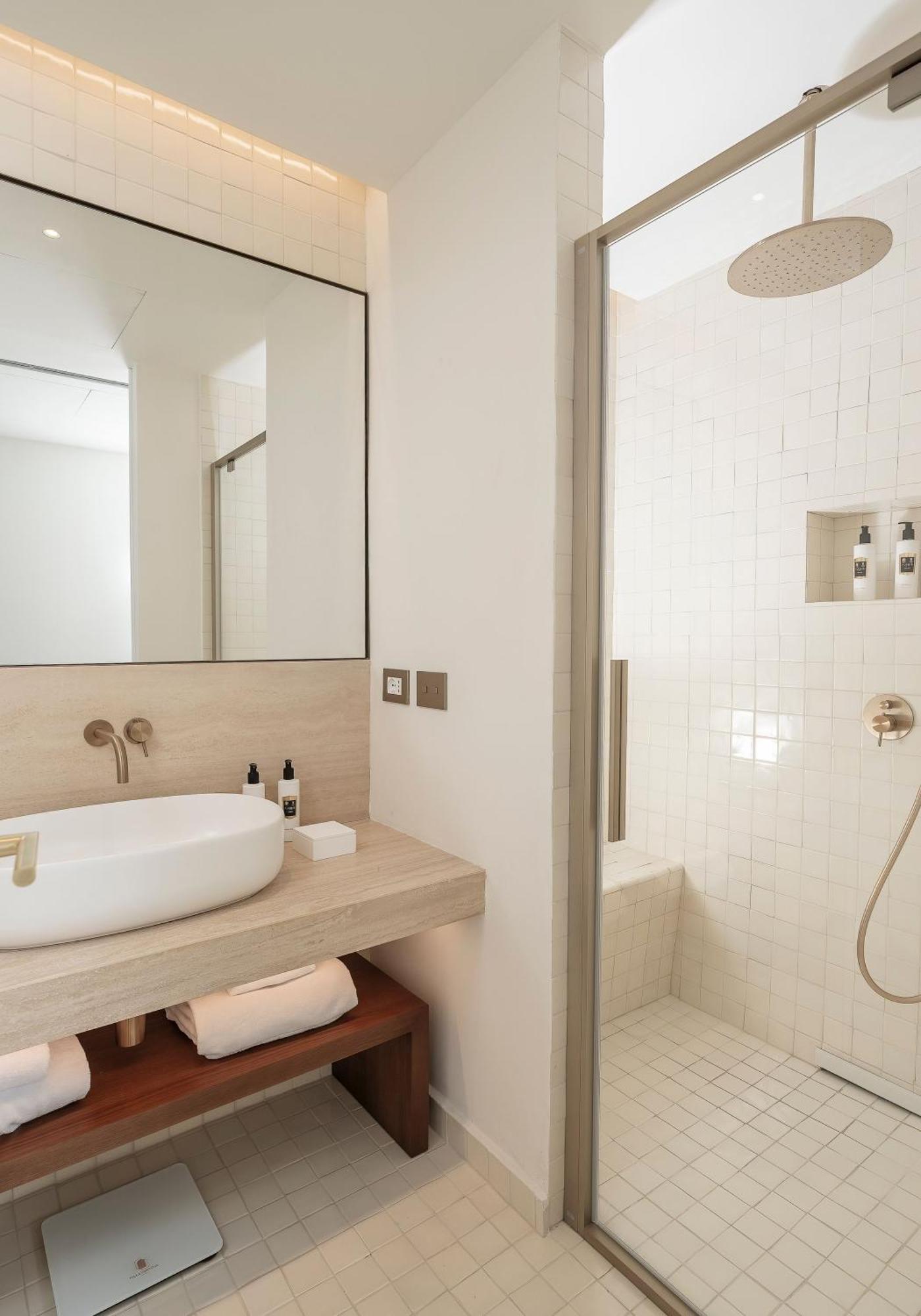 Deluxe tweepersoonskamer met balkon en uitzicht op zee